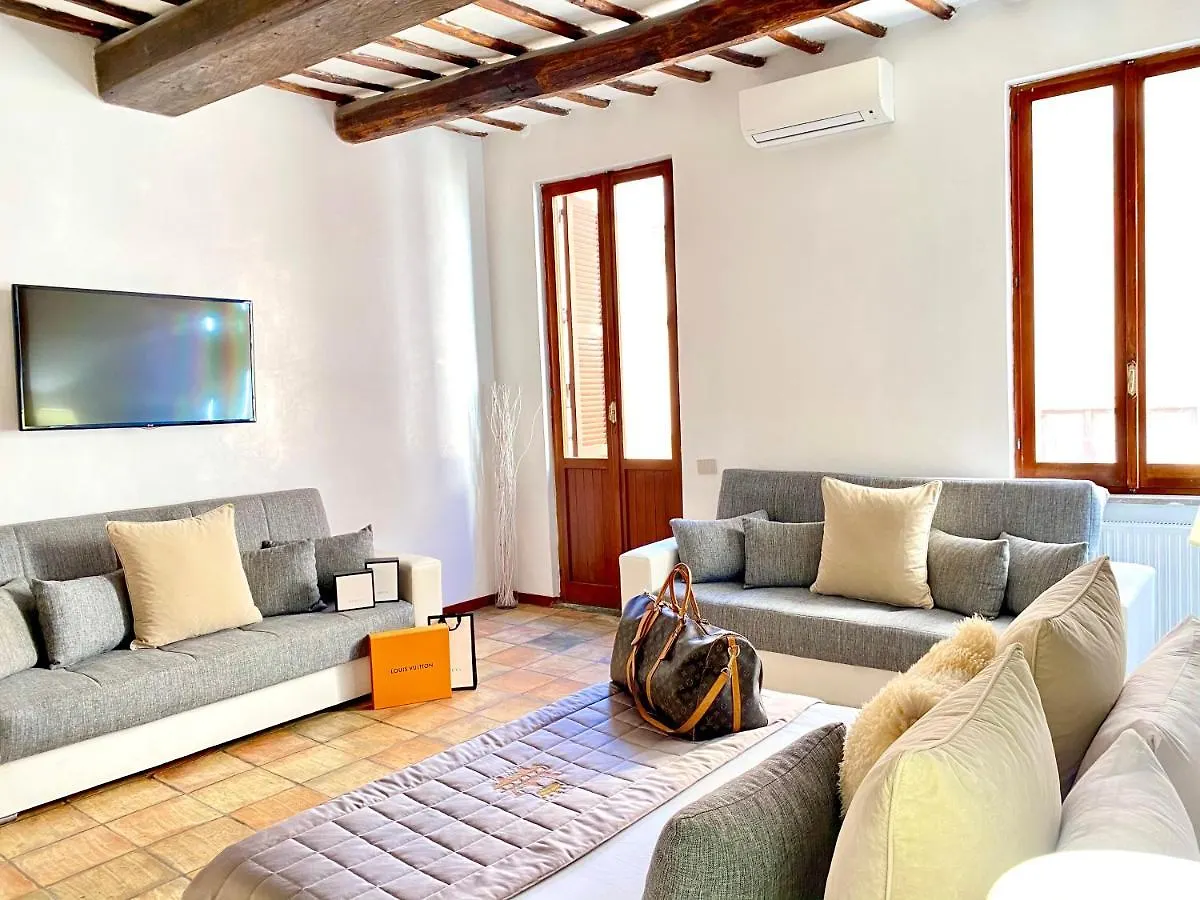 Fontana di Trevi Private Luxury Apartaments Roma 0*,  Italia